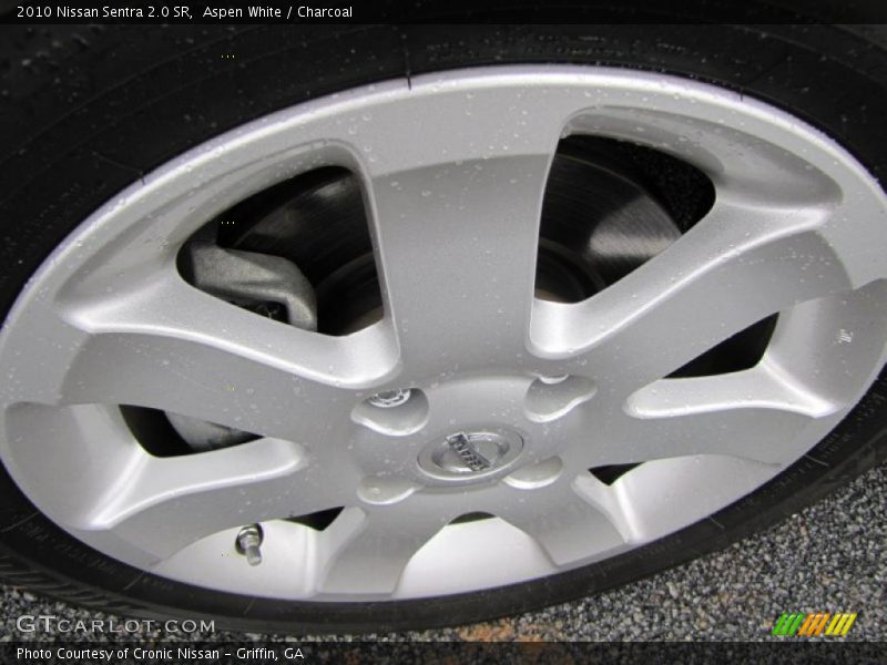 Aspen White / Charcoal 2010 Nissan Sentra 2.0 SR