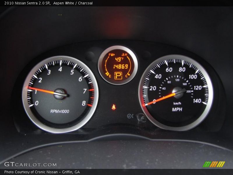Aspen White / Charcoal 2010 Nissan Sentra 2.0 SR