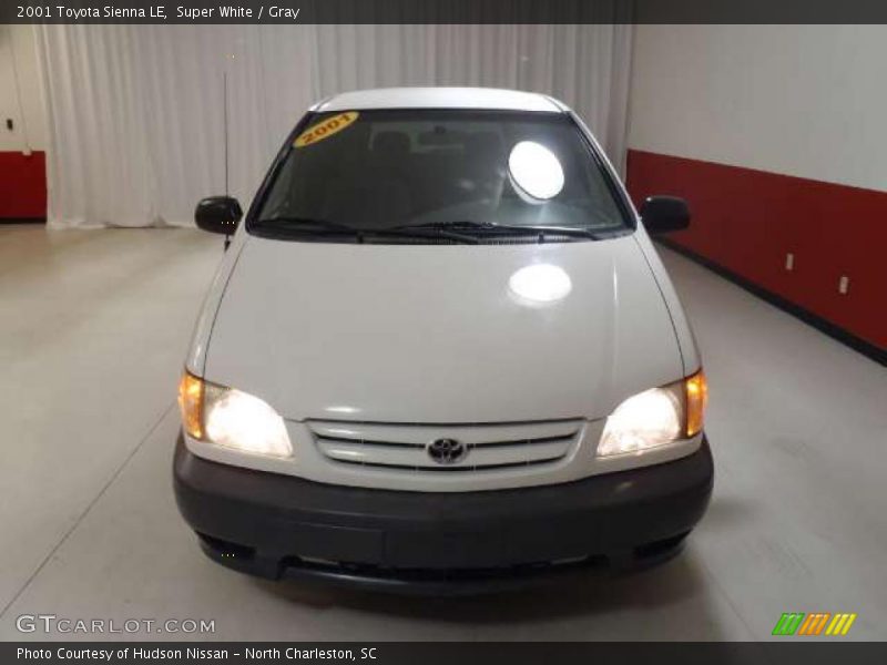 Super White / Gray 2001 Toyota Sienna LE