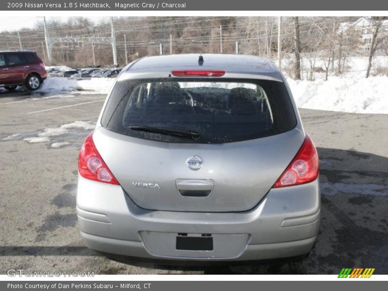 Magnetic Gray / Charcoal 2009 Nissan Versa 1.8 S Hatchback