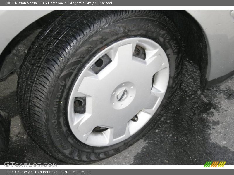 Magnetic Gray / Charcoal 2009 Nissan Versa 1.8 S Hatchback