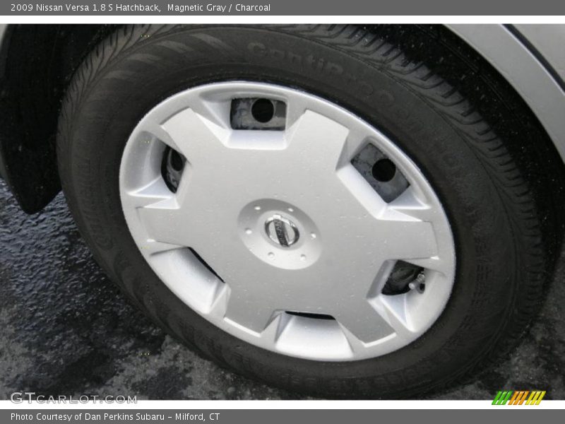 Magnetic Gray / Charcoal 2009 Nissan Versa 1.8 S Hatchback
