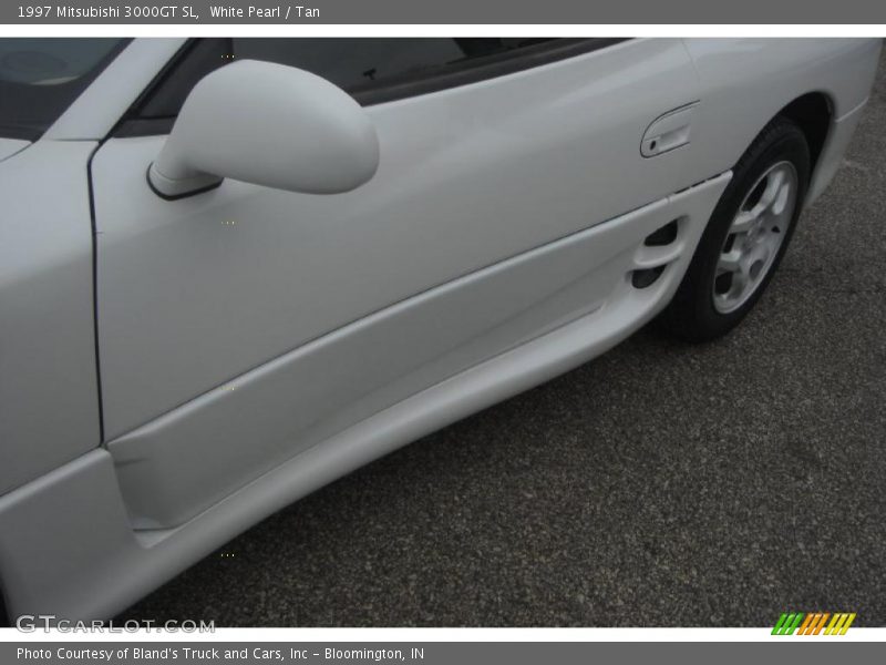 White Pearl / Tan 1997 Mitsubishi 3000GT SL