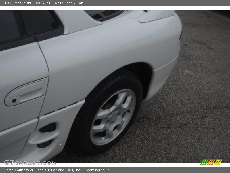 White Pearl / Tan 1997 Mitsubishi 3000GT SL