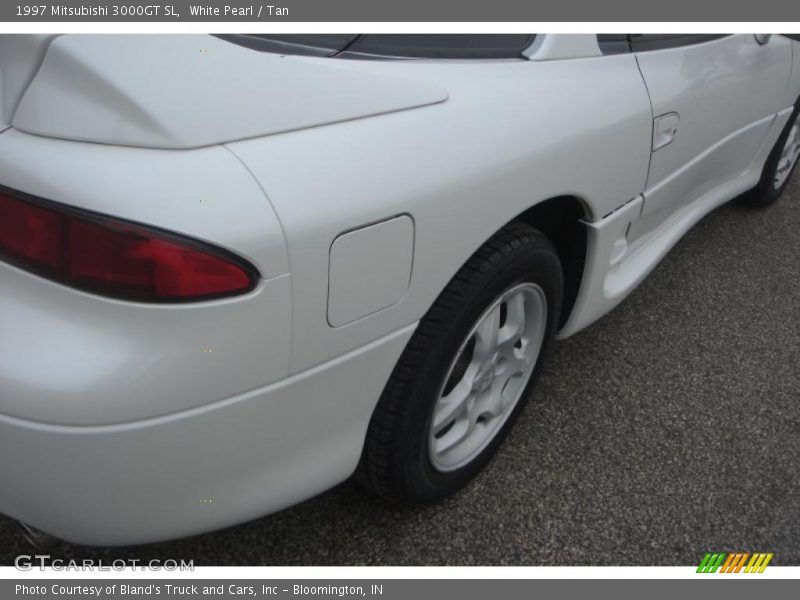 White Pearl / Tan 1997 Mitsubishi 3000GT SL