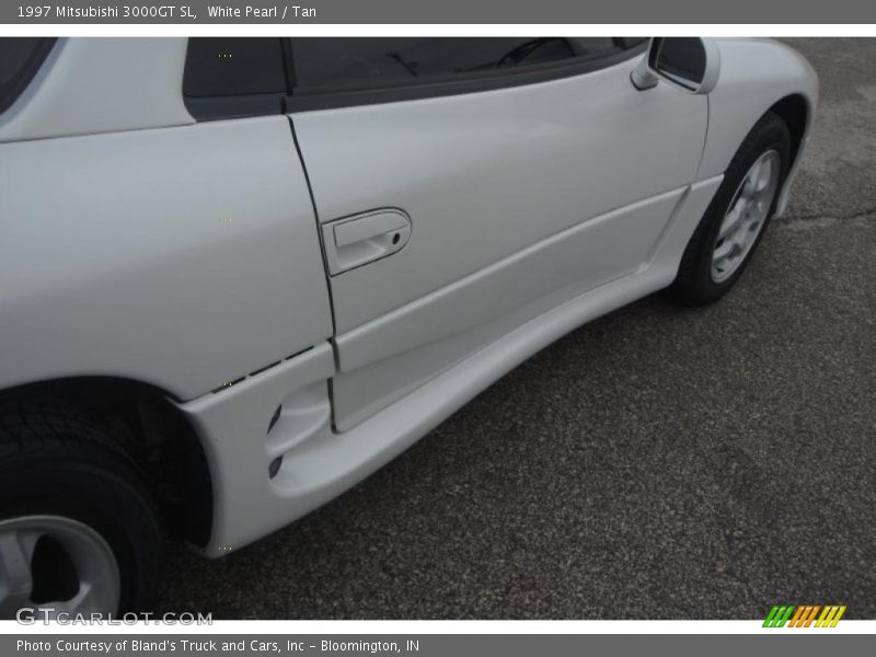 White Pearl / Tan 1997 Mitsubishi 3000GT SL