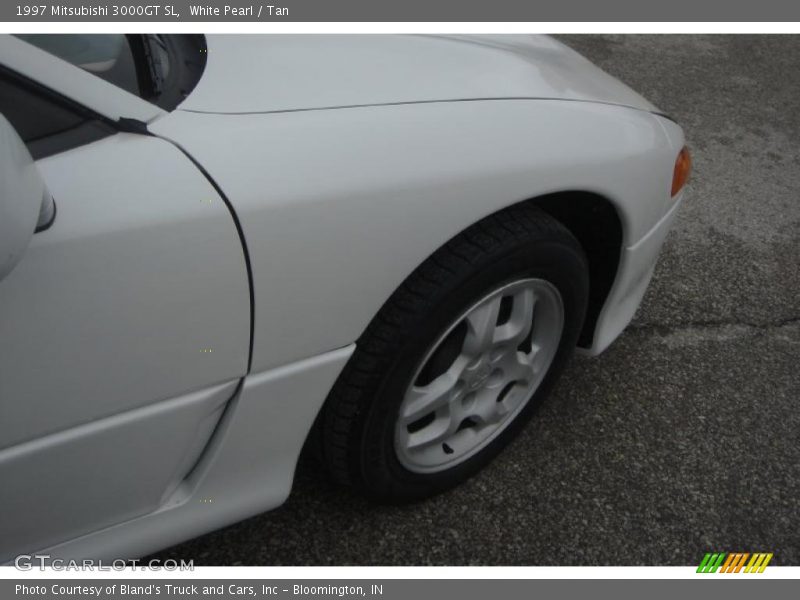 White Pearl / Tan 1997 Mitsubishi 3000GT SL