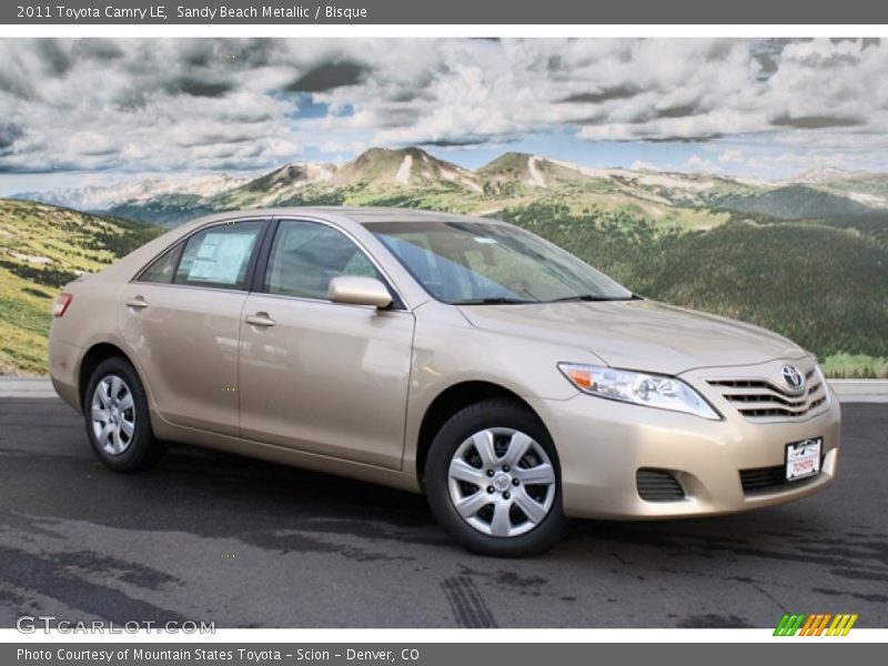 Front 3/4 View of 2011 Camry LE