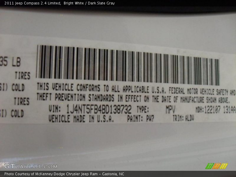 Bright White / Dark Slate Gray 2011 Jeep Compass 2.4 Limited