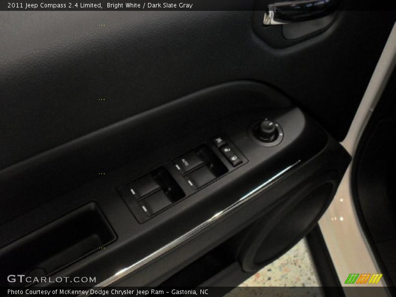 Bright White / Dark Slate Gray 2011 Jeep Compass 2.4 Limited