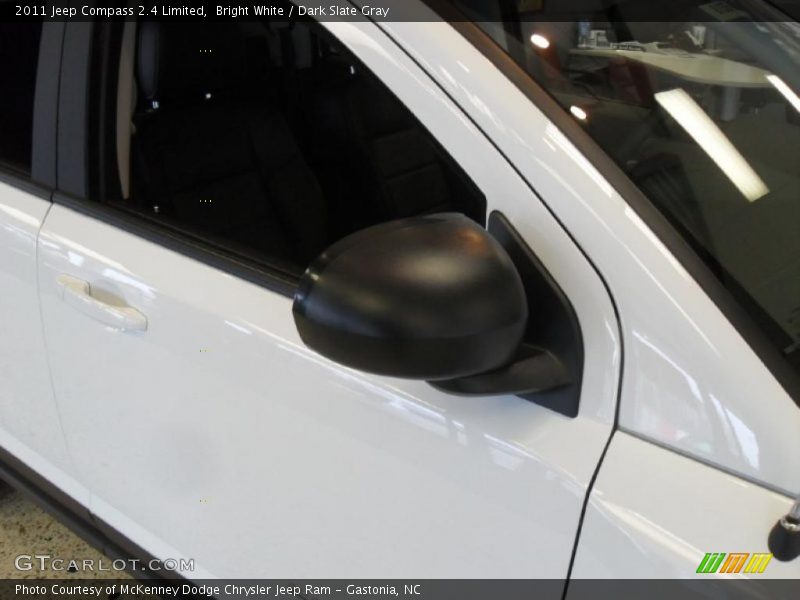 Bright White / Dark Slate Gray 2011 Jeep Compass 2.4 Limited