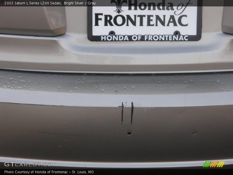 Bright Silver / Gray 2003 Saturn L Series L200 Sedan