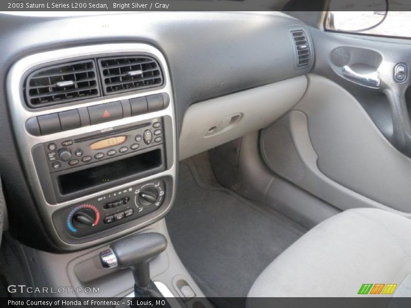 Bright Silver / Gray 2003 Saturn L Series L200 Sedan