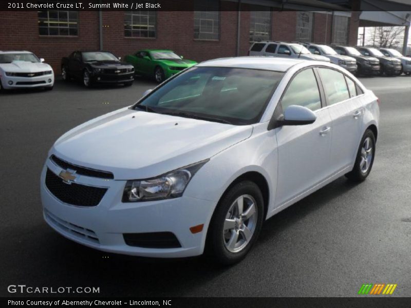 Front 3/4 View of 2011 Cruze LT