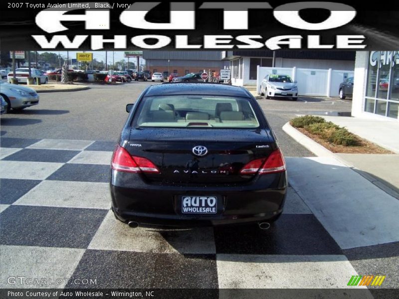 Black / Ivory 2007 Toyota Avalon Limited
