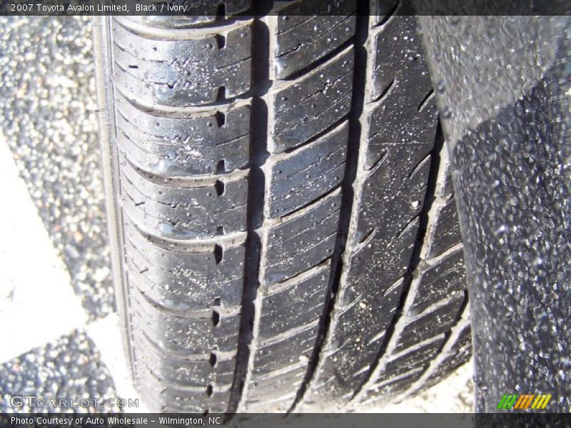Black / Ivory 2007 Toyota Avalon Limited