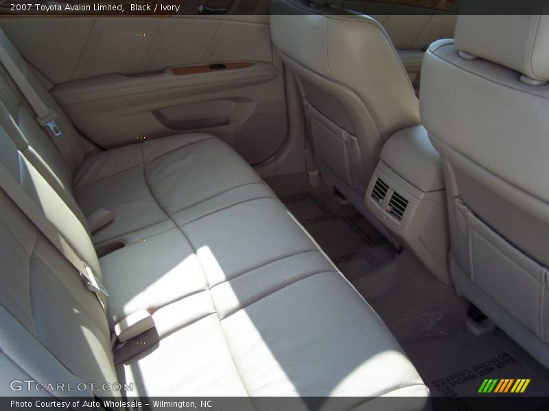 Black / Ivory 2007 Toyota Avalon Limited