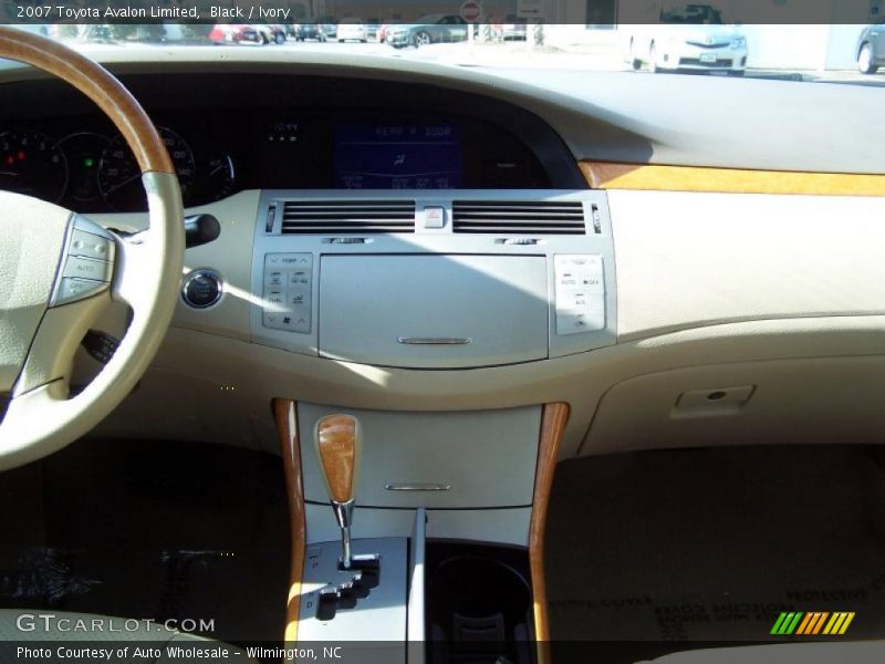 Black / Ivory 2007 Toyota Avalon Limited