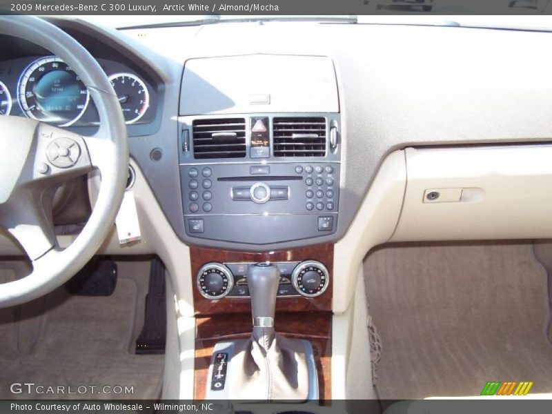 Arctic White / Almond/Mocha 2009 Mercedes-Benz C 300 Luxury