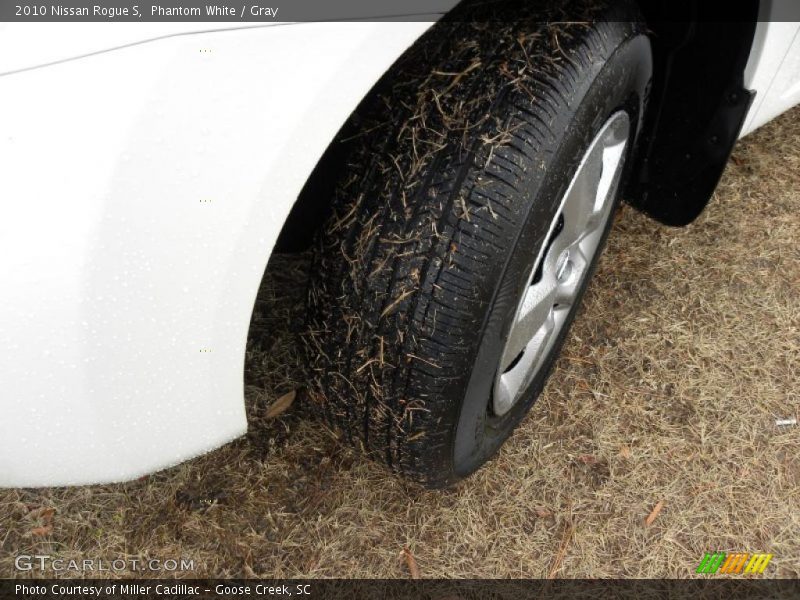 Phantom White / Gray 2010 Nissan Rogue S
