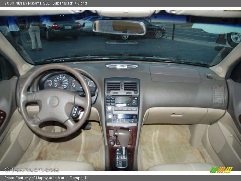 Super Black / Blond 2000 Nissan Maxima GLE