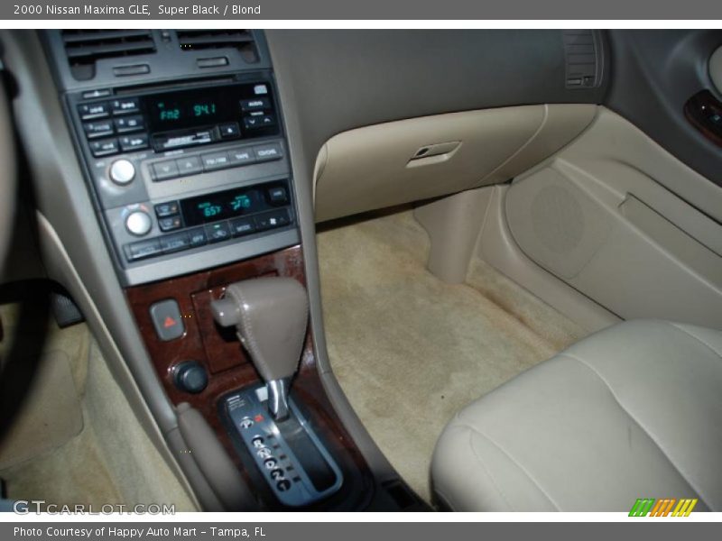 Super Black / Blond 2000 Nissan Maxima GLE