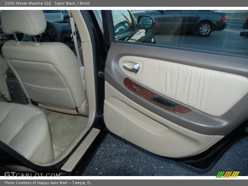 Super Black / Blond 2000 Nissan Maxima GLE