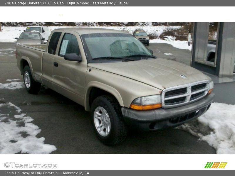 Light Almond Pearl Metallic / Taupe 2004 Dodge Dakota SXT Club Cab