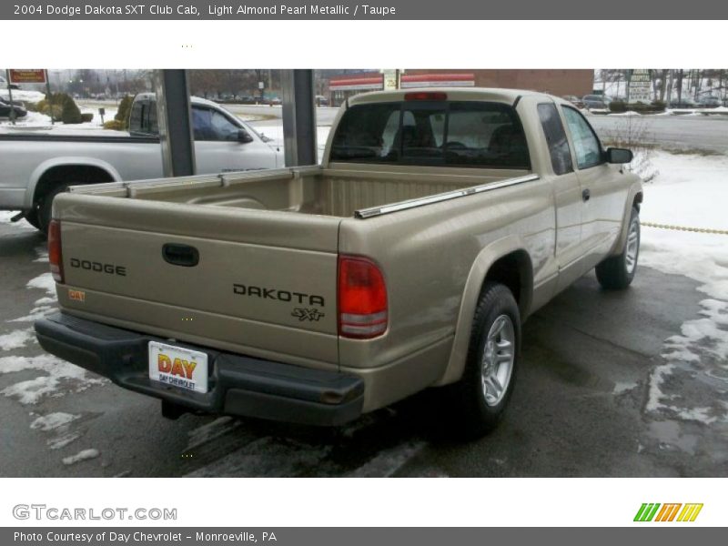 Light Almond Pearl Metallic / Taupe 2004 Dodge Dakota SXT Club Cab