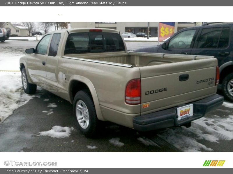 Light Almond Pearl Metallic / Taupe 2004 Dodge Dakota SXT Club Cab