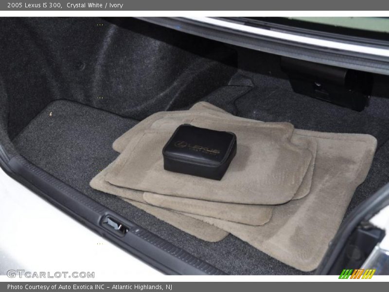  2005 IS 300 Trunk