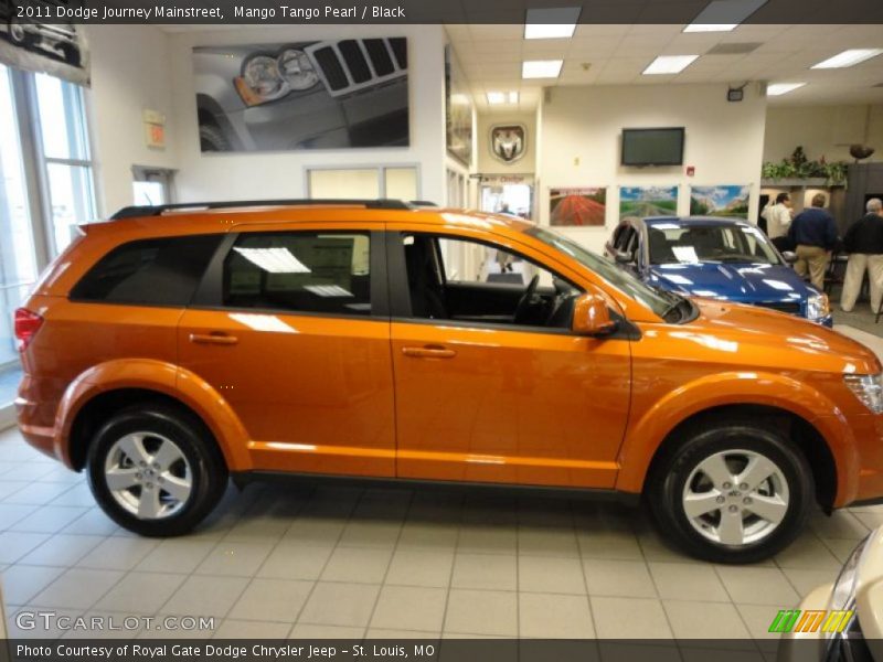 Mango Tango Pearl / Black 2011 Dodge Journey Mainstreet