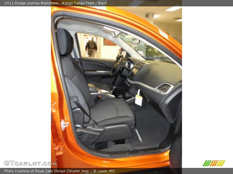 Mango Tango Pearl / Black 2011 Dodge Journey Mainstreet
