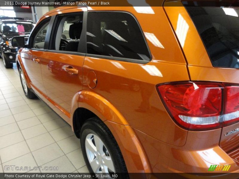 Mango Tango Pearl / Black 2011 Dodge Journey Mainstreet