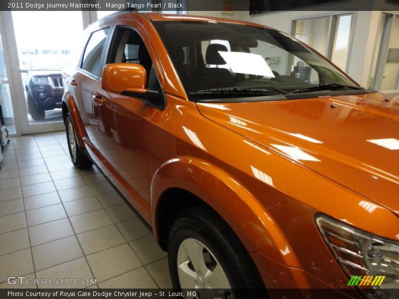 Mango Tango Pearl / Black 2011 Dodge Journey Mainstreet