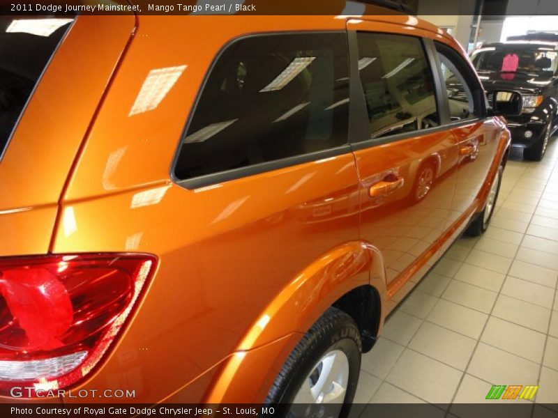 Mango Tango Pearl / Black 2011 Dodge Journey Mainstreet