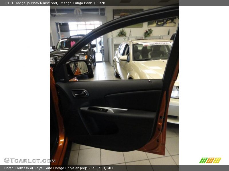 Mango Tango Pearl / Black 2011 Dodge Journey Mainstreet