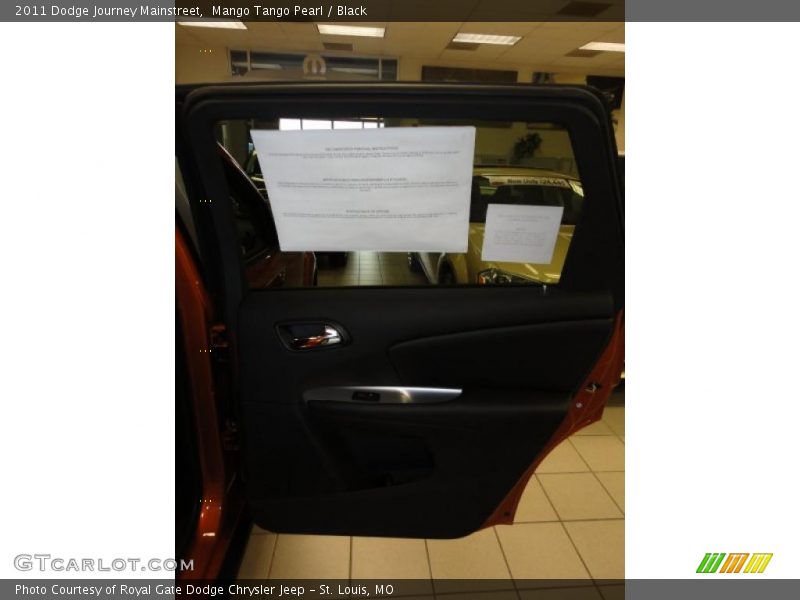 Mango Tango Pearl / Black 2011 Dodge Journey Mainstreet