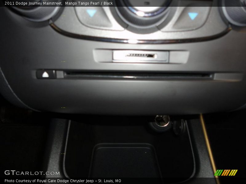 Mango Tango Pearl / Black 2011 Dodge Journey Mainstreet