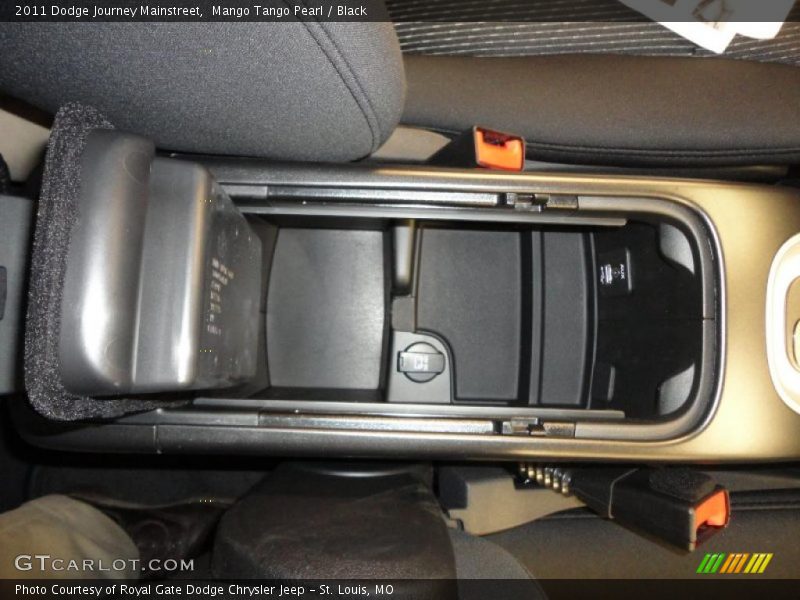 Mango Tango Pearl / Black 2011 Dodge Journey Mainstreet