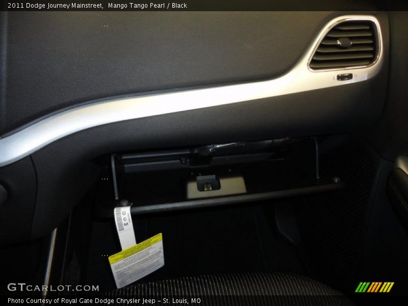 Mango Tango Pearl / Black 2011 Dodge Journey Mainstreet