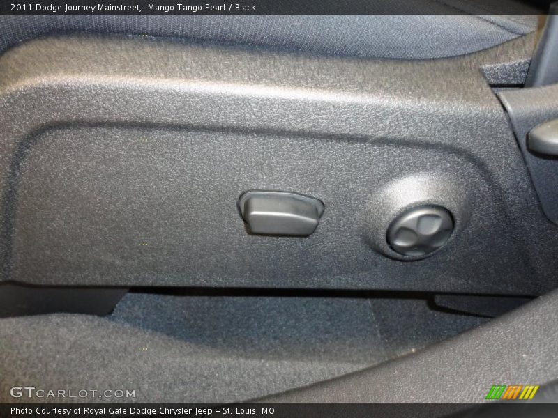 Mango Tango Pearl / Black 2011 Dodge Journey Mainstreet