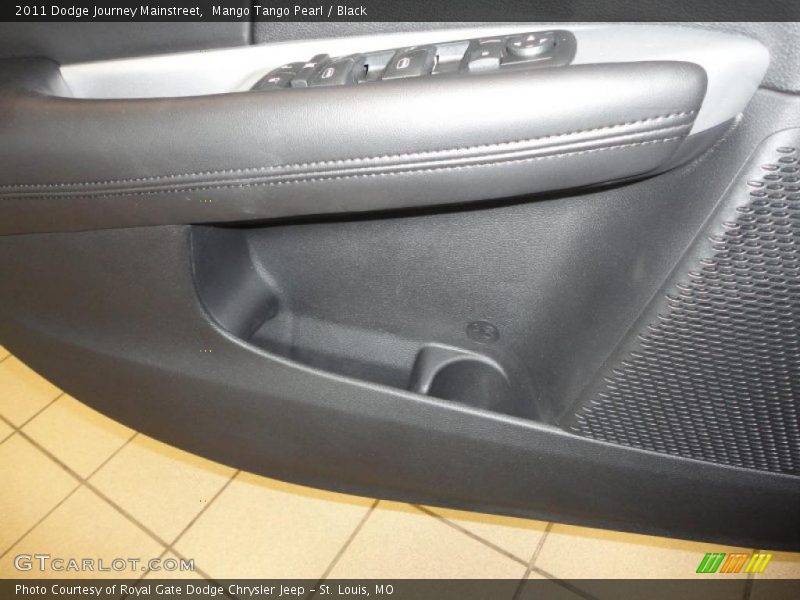 Mango Tango Pearl / Black 2011 Dodge Journey Mainstreet