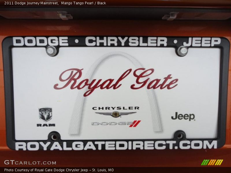 Mango Tango Pearl / Black 2011 Dodge Journey Mainstreet