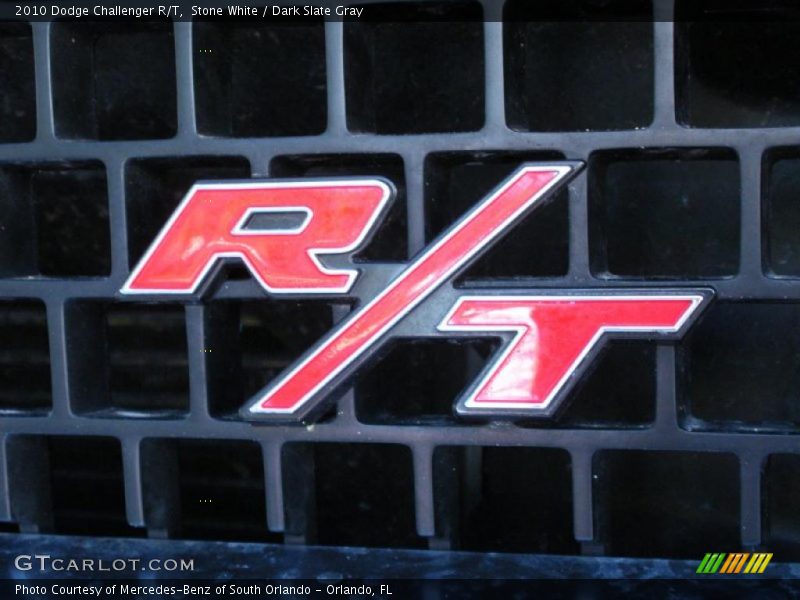 Stone White / Dark Slate Gray 2010 Dodge Challenger R/T