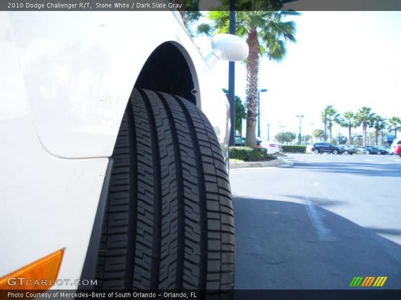 Stone White / Dark Slate Gray 2010 Dodge Challenger R/T