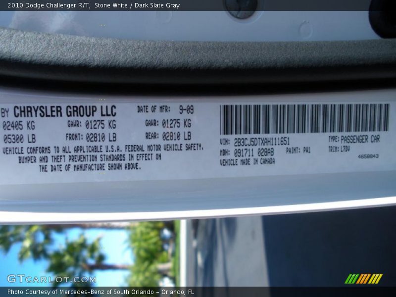 Stone White / Dark Slate Gray 2010 Dodge Challenger R/T