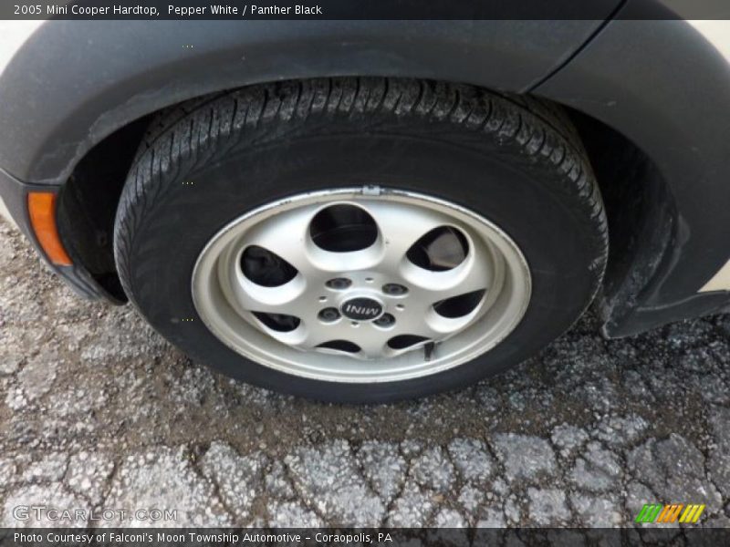 Pepper White / Panther Black 2005 Mini Cooper Hardtop