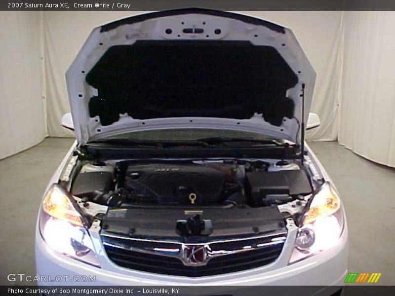 Cream White / Gray 2007 Saturn Aura XE