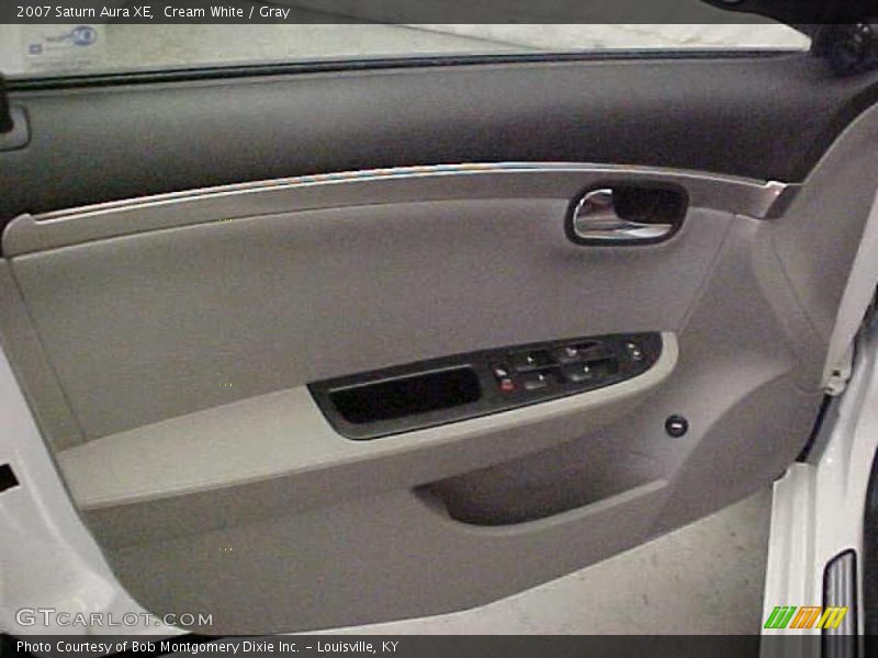 Cream White / Gray 2007 Saturn Aura XE
